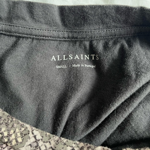 All Saints Kaa Waves LS gray snakeskin print tee with elbow slits - Picture 7 of 7